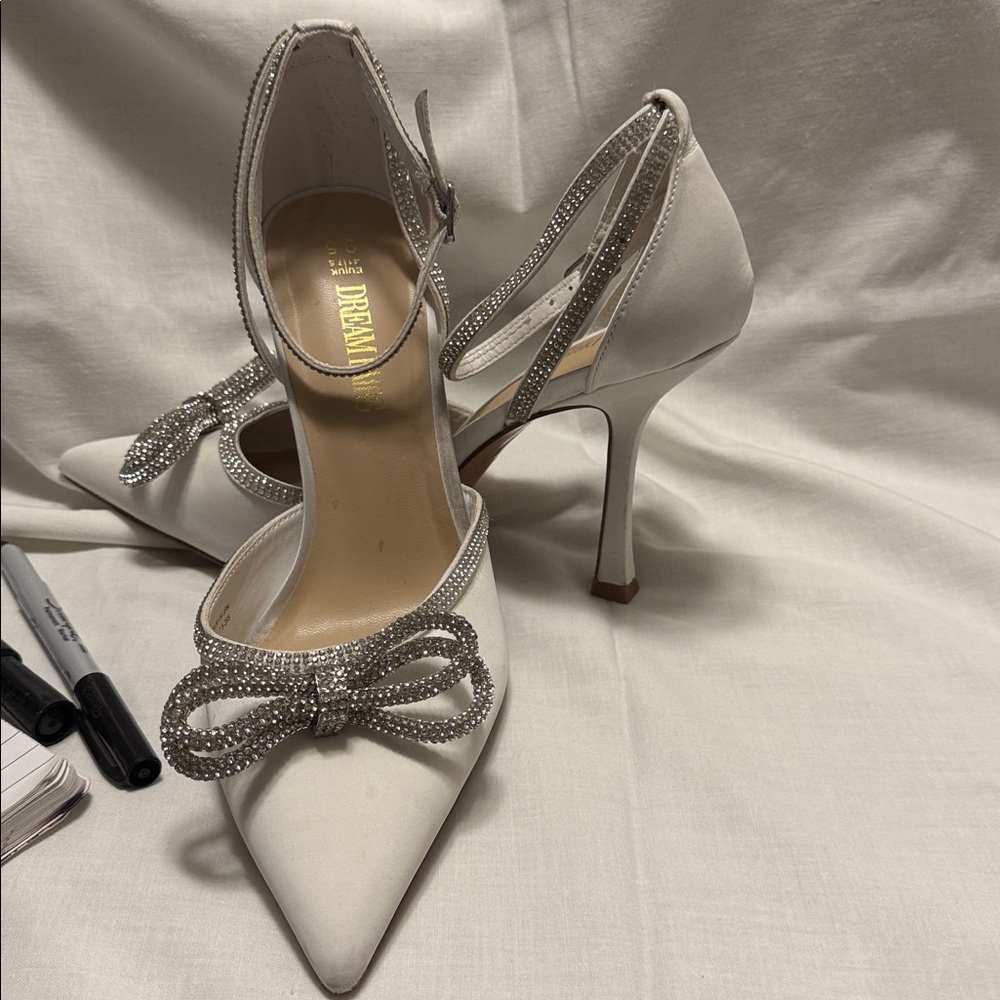Elegant White and Silver Women's Heels dream Paris size 9.5 - Picture 2 of 6